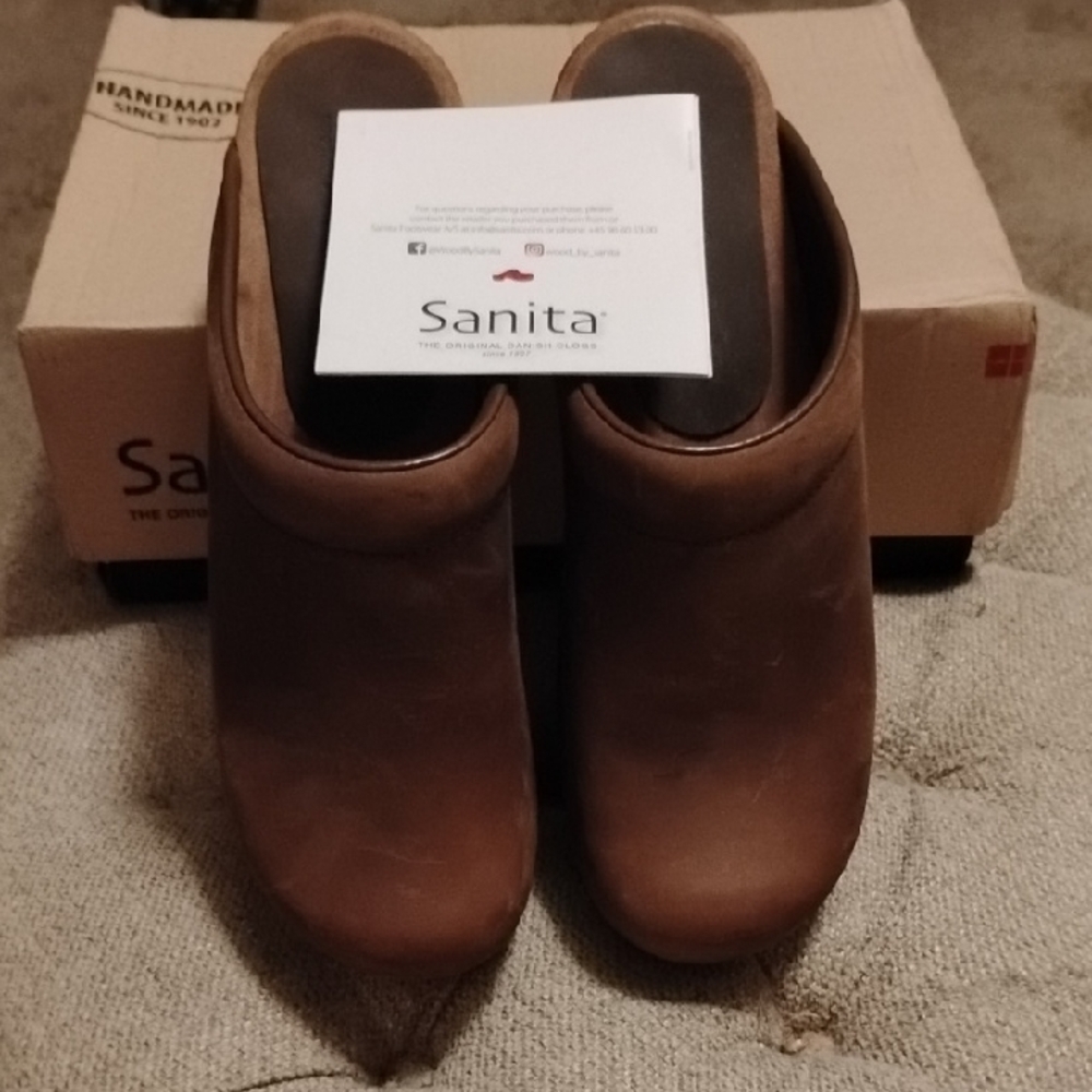 BRAND NEW, Sanita Classic Brown Leather Clogs